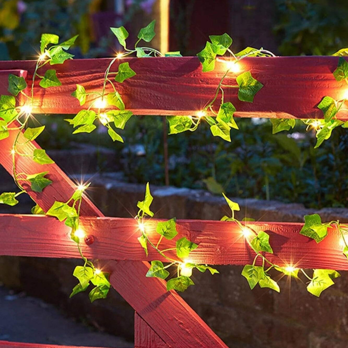 LED-Lichterkette in Warmweiß — Vintage-Blätter und Ranken