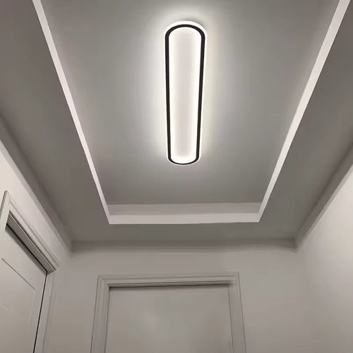 Lineární LED stropní svítidlo o délce 36 palců — matná kovová konstrukce, zaoblené konce