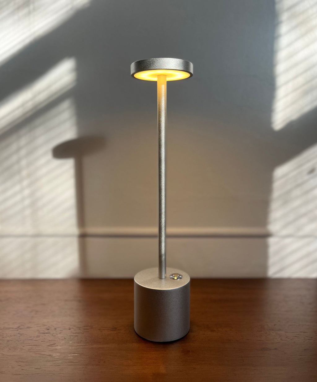 Bezprzewodowa, ładowalna lampa aluminiowa LED — z funkcją ściemniania, IP54