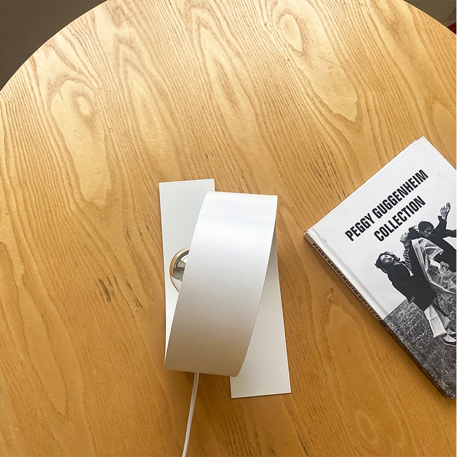 Aurell Minimalist White Metal Table Lamp — Slim Silhouette, Clean Lines & Restrained Profile