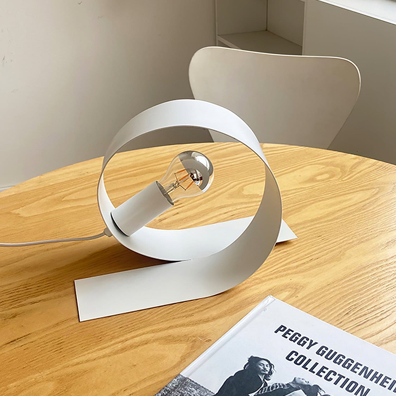 Aurell Minimalist White Metal Table Lamp — Slim Silhouette, Clean Lines & Restrained Profile