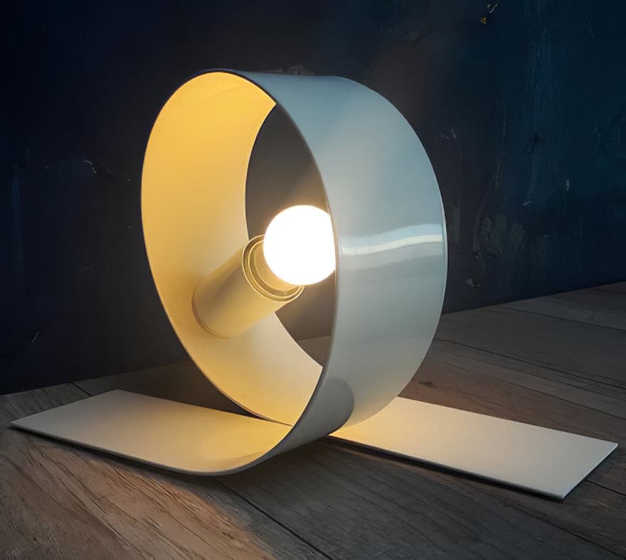 Aurell Minimalist White Metal Table Lamp — Slim Silhouette, Clean Lines & Restrained Profile