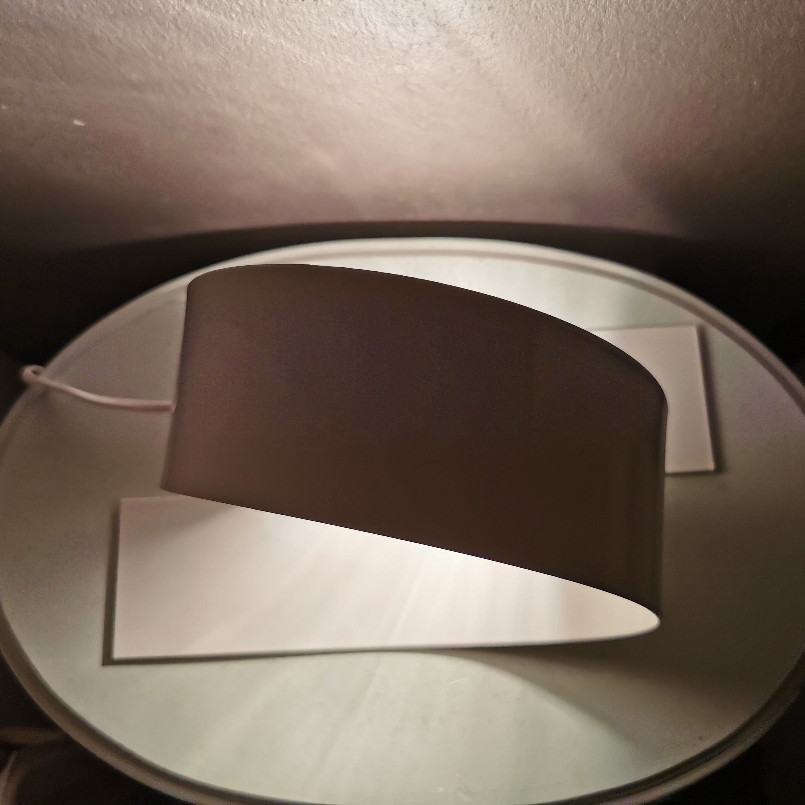 Aurell Minimalist White Metal Table Lamp — Slim Silhouette, Clean Lines & Restrained Profile