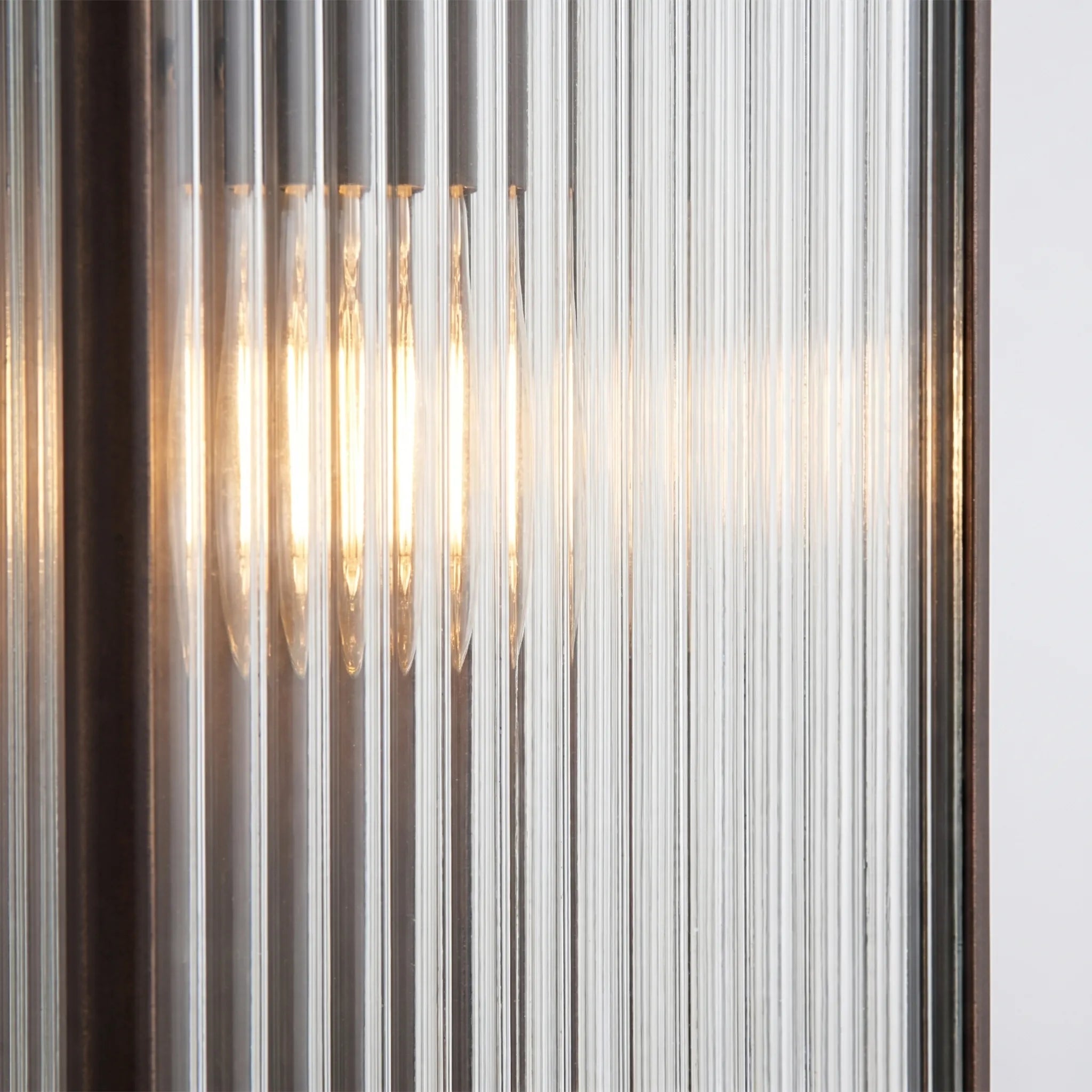 Classic Outdoor Wall Light -  Illuminating Exterior Walls - Wildoxy