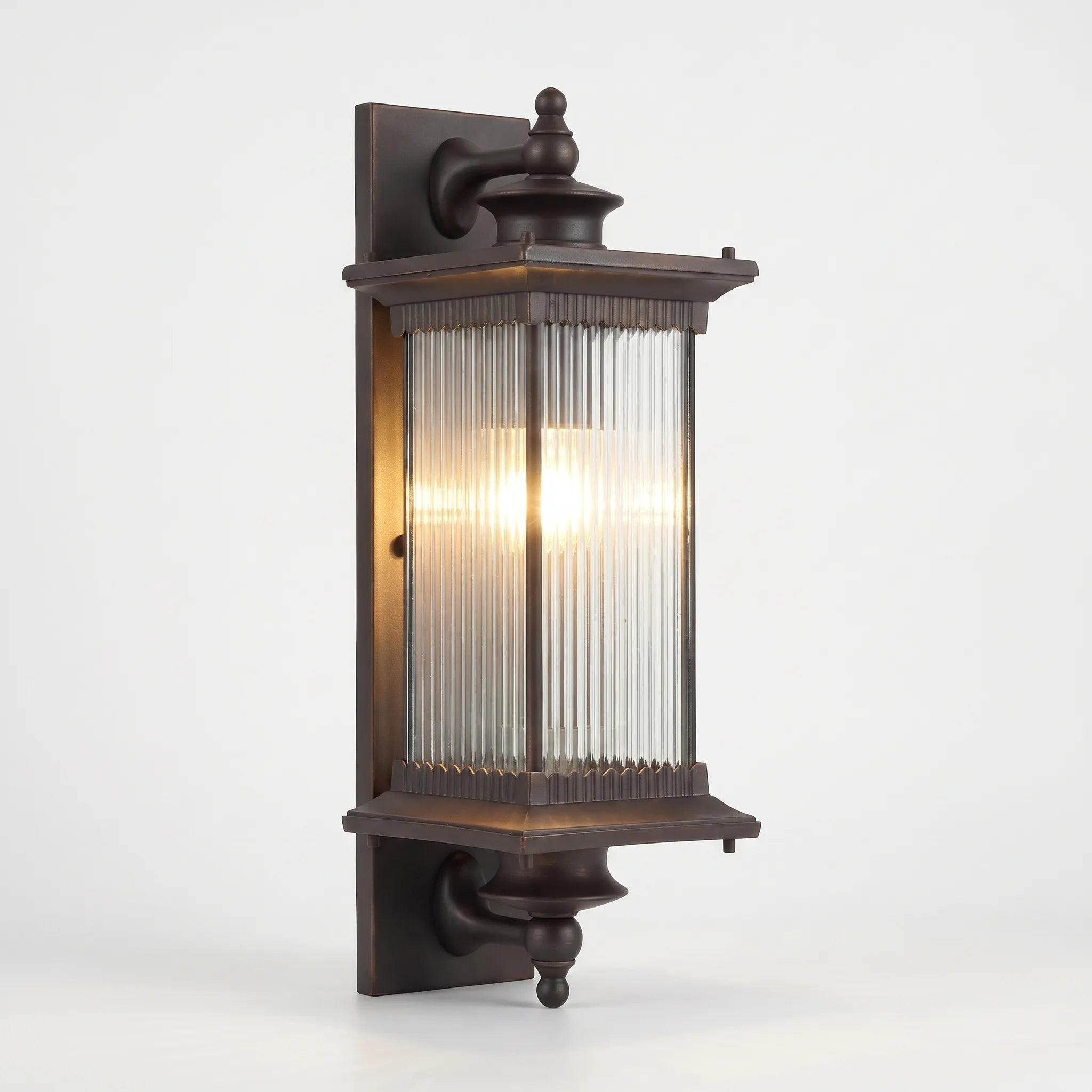 Classic Outdoor Wall Light -  Illuminating Exterior Walls - Wildoxy