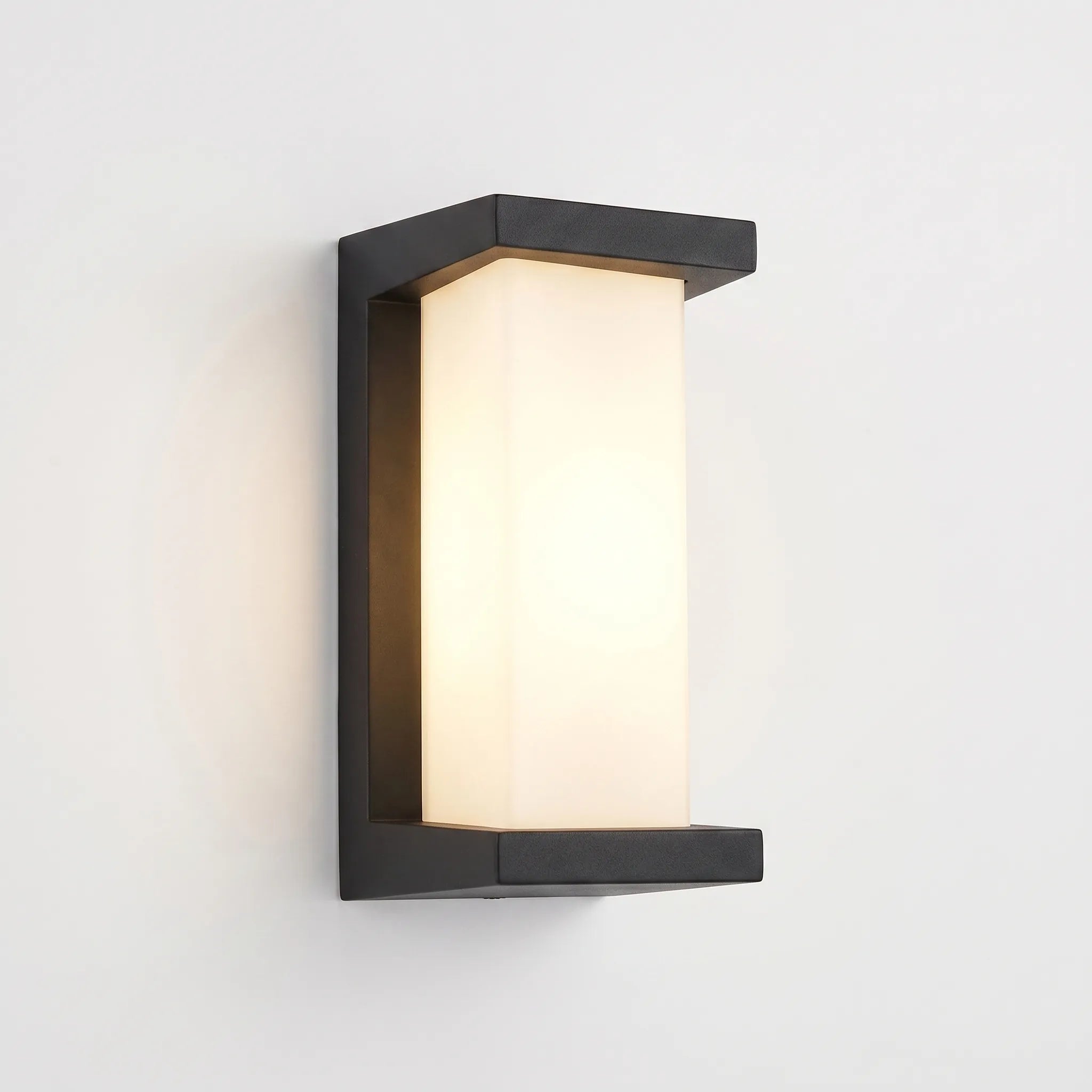 Modern Outdoor Wall Light -  Navigating Outdoor Paths - Wildoxy