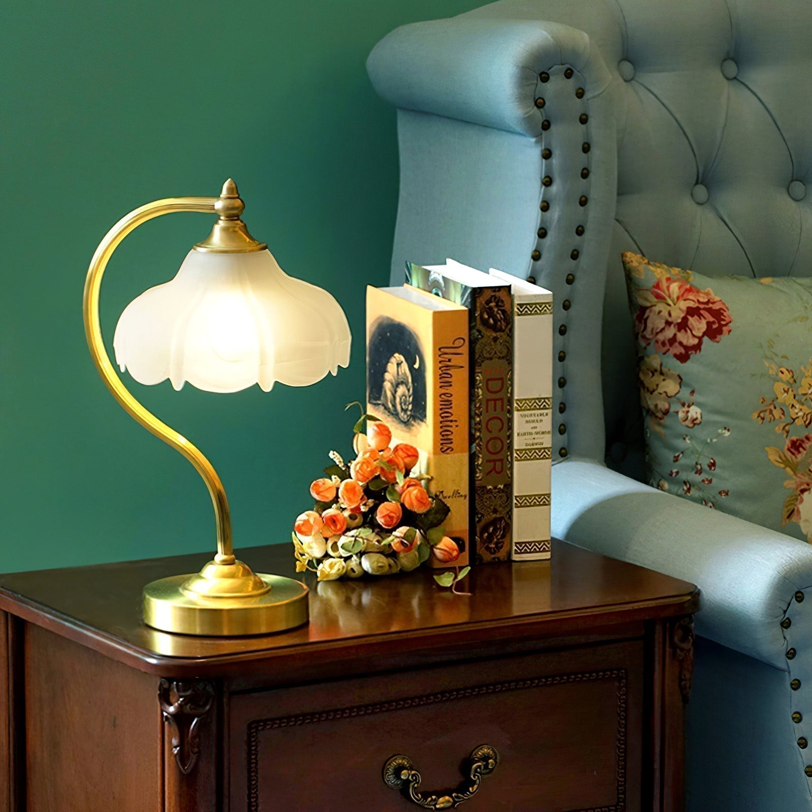 Bellamira Magnolien-Tischleuchte – Luxuriöse Silhouette, edler dekorativer Akzent