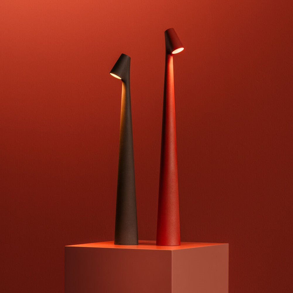 Lampă de masă LED cu intensitate reglabilă — Finisaj elegant, lumină caldă