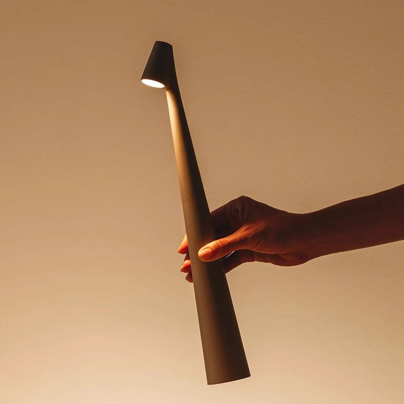 Lampă de masă LED cu intensitate reglabilă — Finisaj elegant, lumină caldă