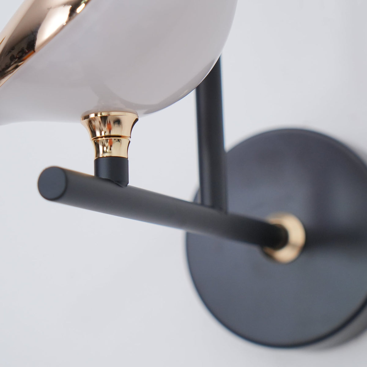 Magnetic Bird Wall Lamp – Adjustable, Black/Rose Gold