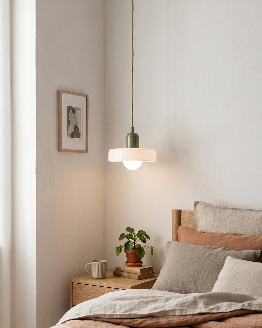 Skandinavisk pendellampa i glas, frostad skärm på 19–35 cm
