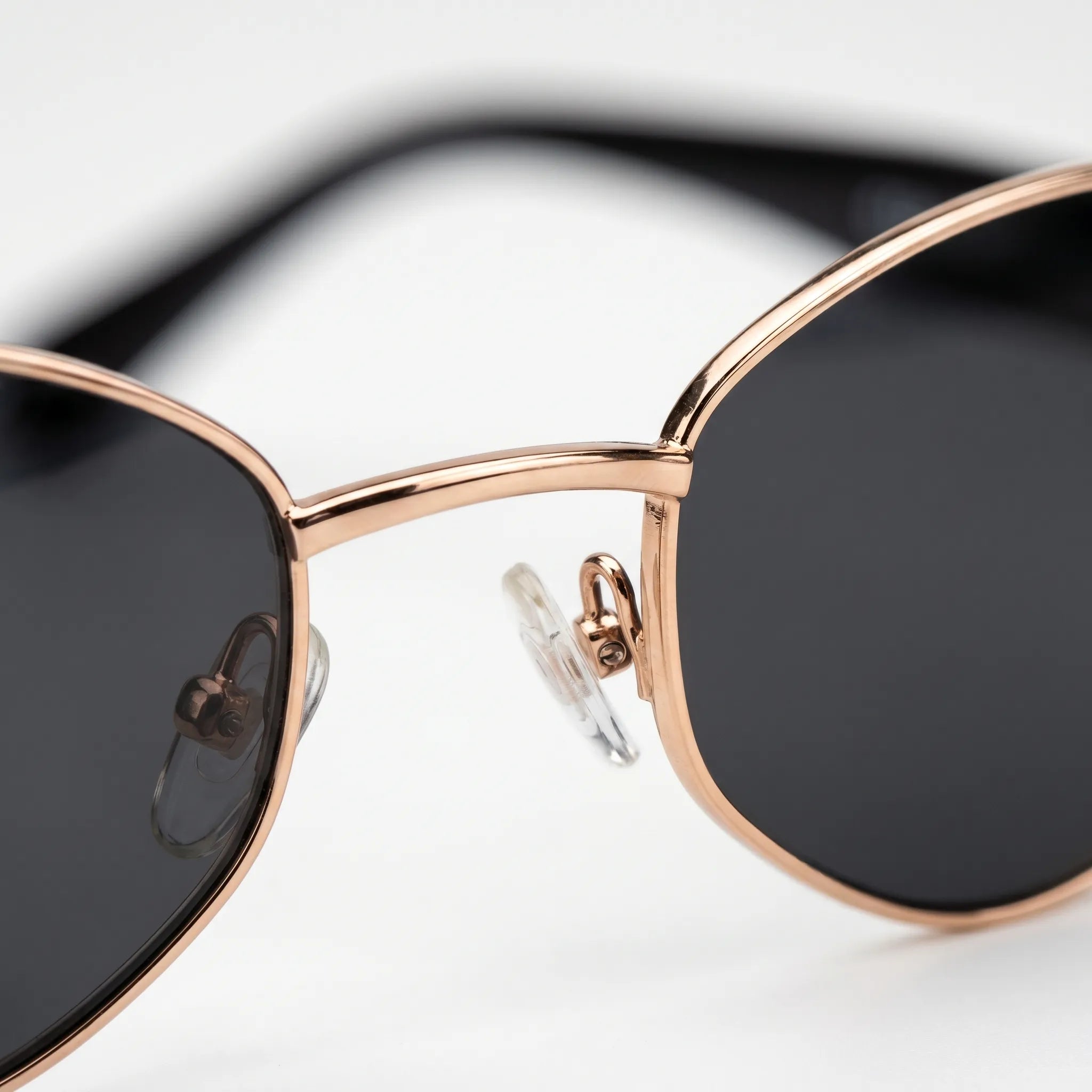 Vintage Style Oval Sunglasses -  Filtering Bright Sunlight - Wildoxy