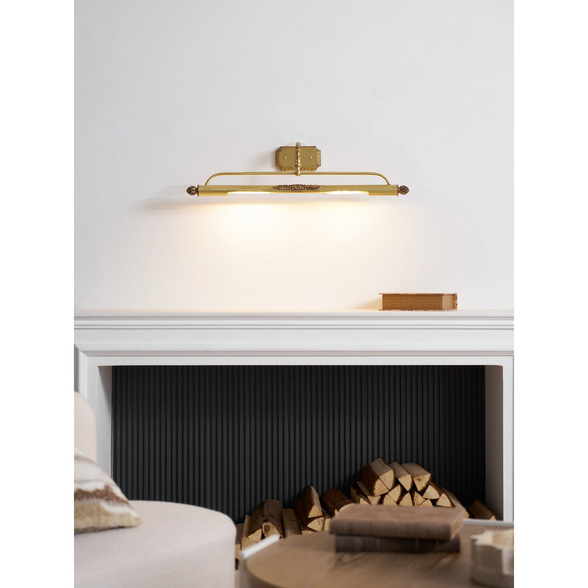 Lámpara de pared antigua de latón para cuadros — luz integrada