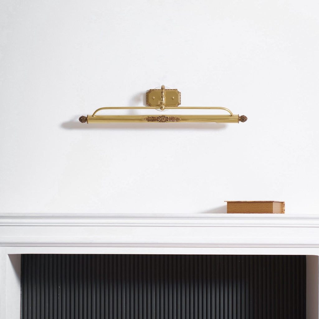 Lámpara de pared antigua de latón para cuadros — luz integrada