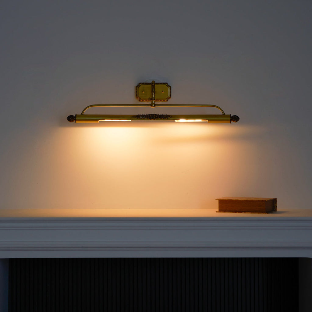 Lámpara de pared antigua de latón para cuadros — luz integrada