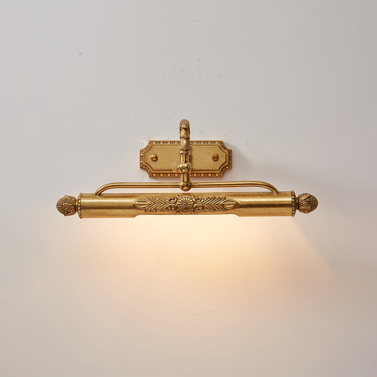 Lámpara de pared antigua de latón para cuadros — luz integrada