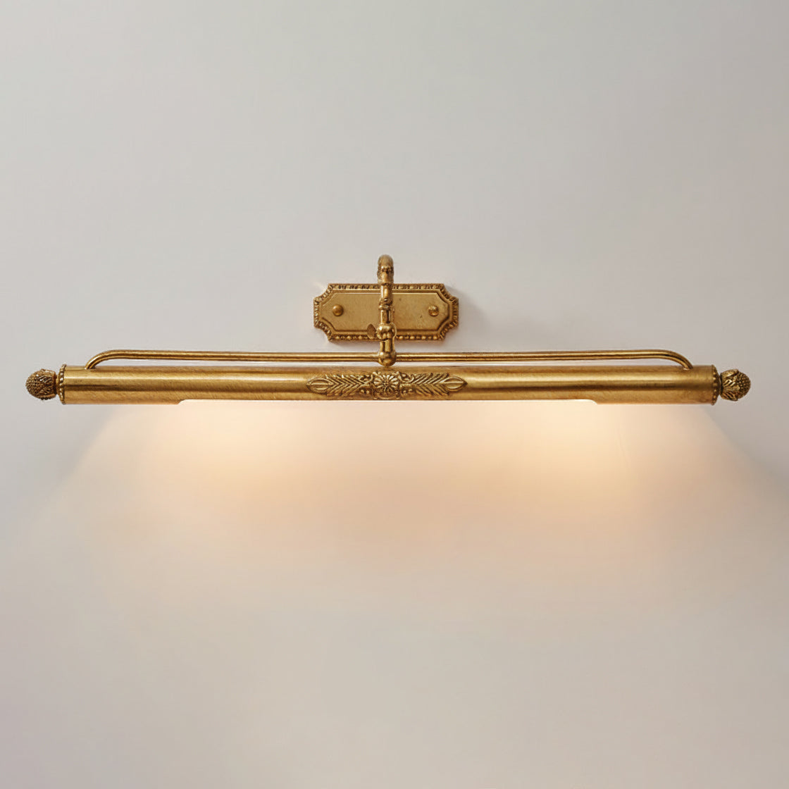Lámpara de pared antigua de latón para cuadros — luz integrada