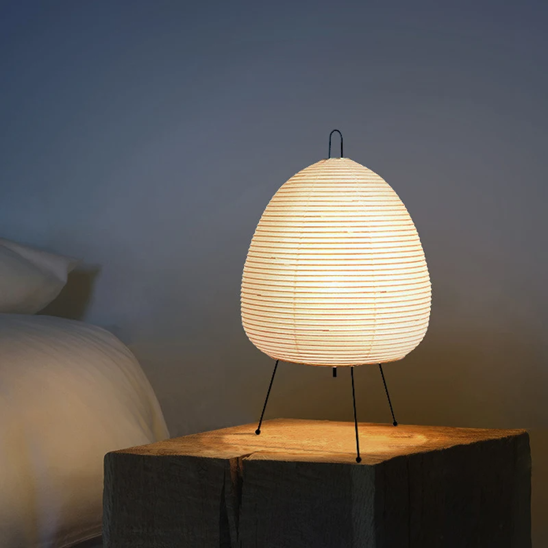 Minimalist Paper-Style Table Lamp — Slim Tripod Base, Curved Shade, Soft Glow
