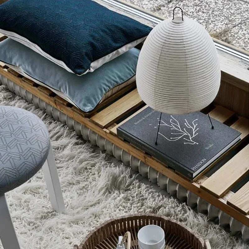 Minimalist Paper-Style Table Lamp — Slim Tripod Base, Curved Shade, Soft Glow