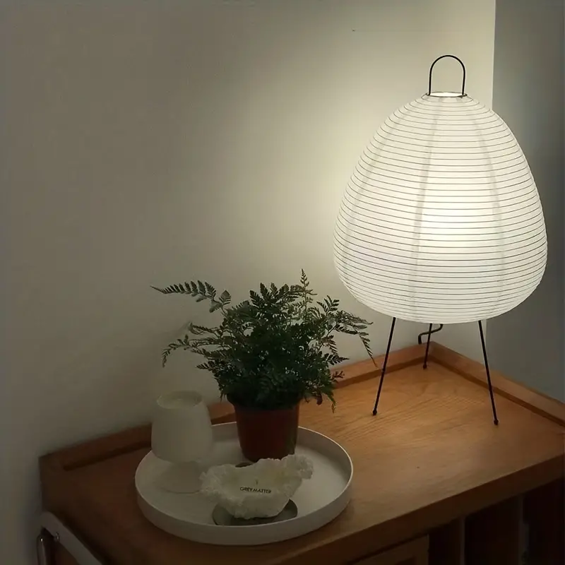 Minimalist Paper-Style Table Lamp — Slim Tripod Base, Curved Shade, Soft Glow