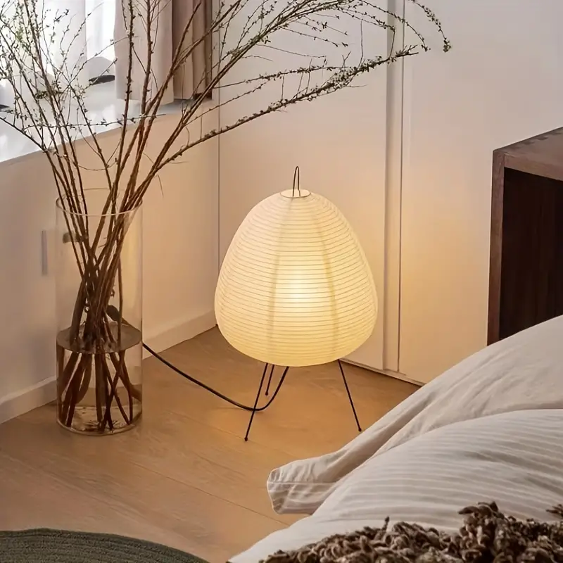 Minimalist Paper-Style Table Lamp — Slim Tripod Base, Curved Shade, Soft Glow