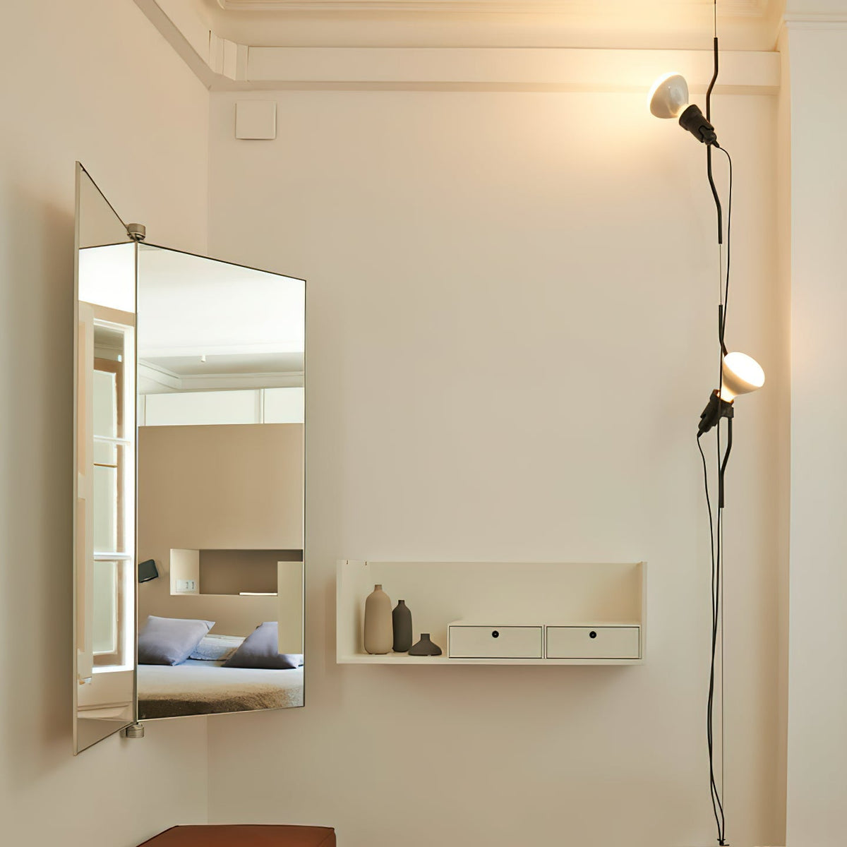 Nastavitelná závěsná lampa — kovové trubkové stínidlo, černá/bílá/červená