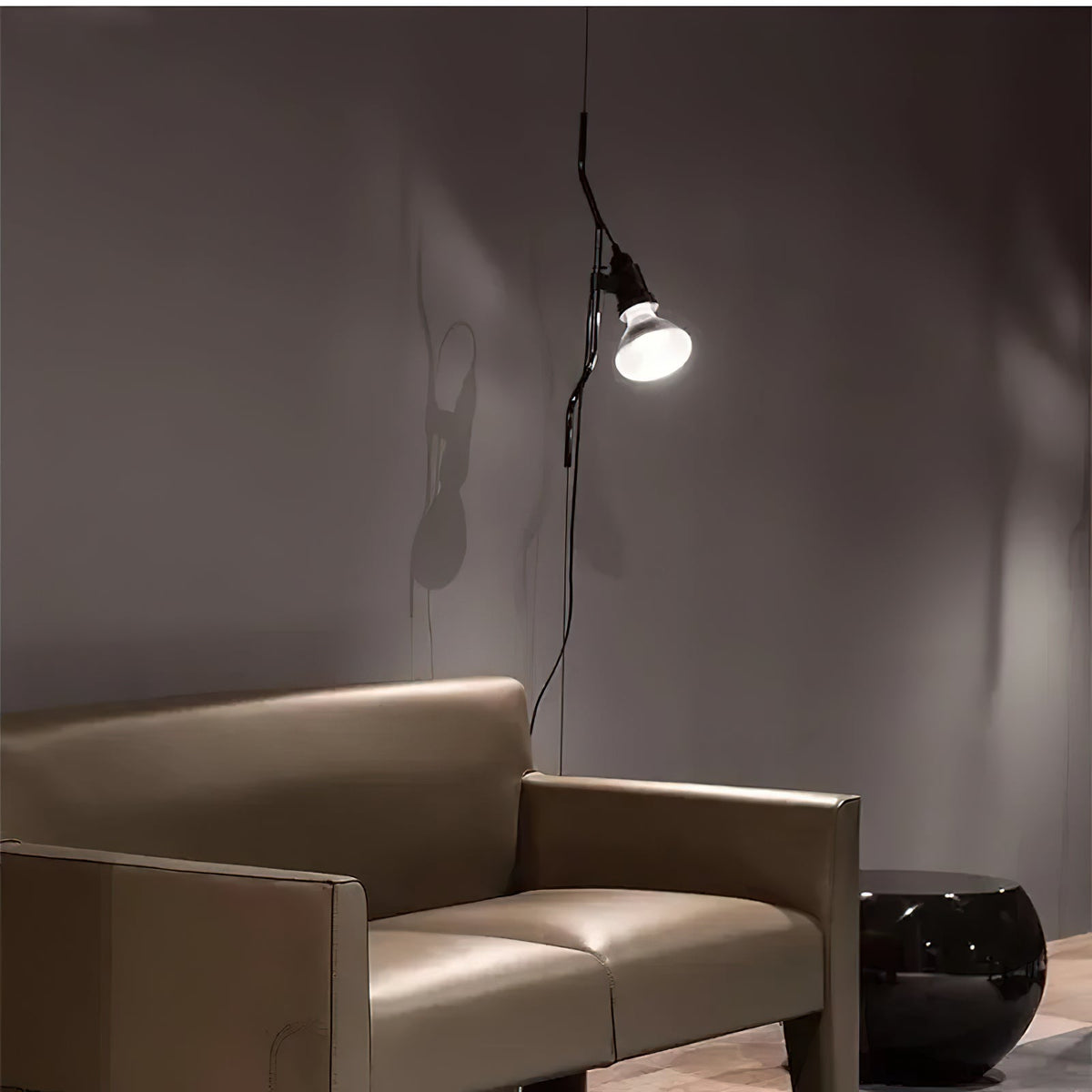 Nastavitelná závěsná lampa — kovové trubkové stínidlo, černá/bílá/červená