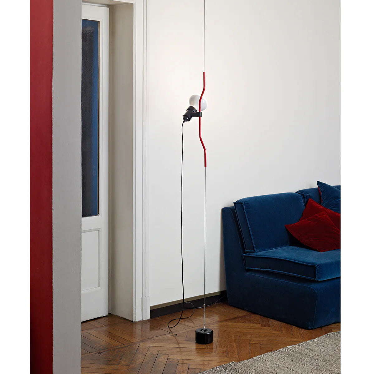 Nastavitelná závěsná lampa — kovové trubkové stínidlo, černá/bílá/červená