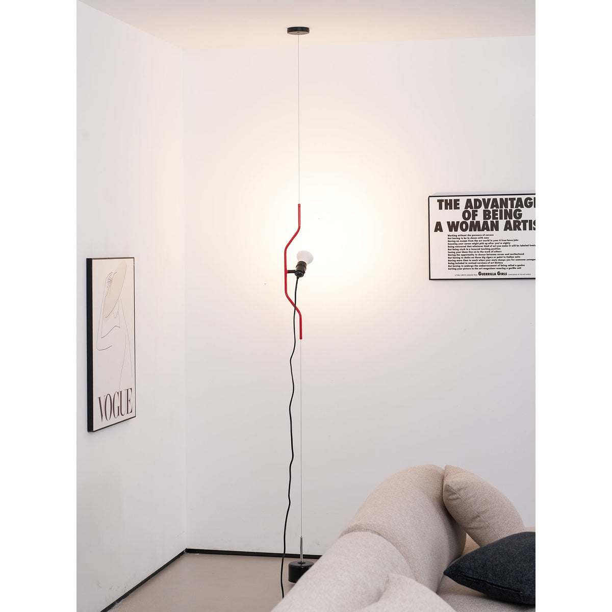 Nastavitelná závěsná lampa — kovové trubkové stínidlo, černá/bílá/červená