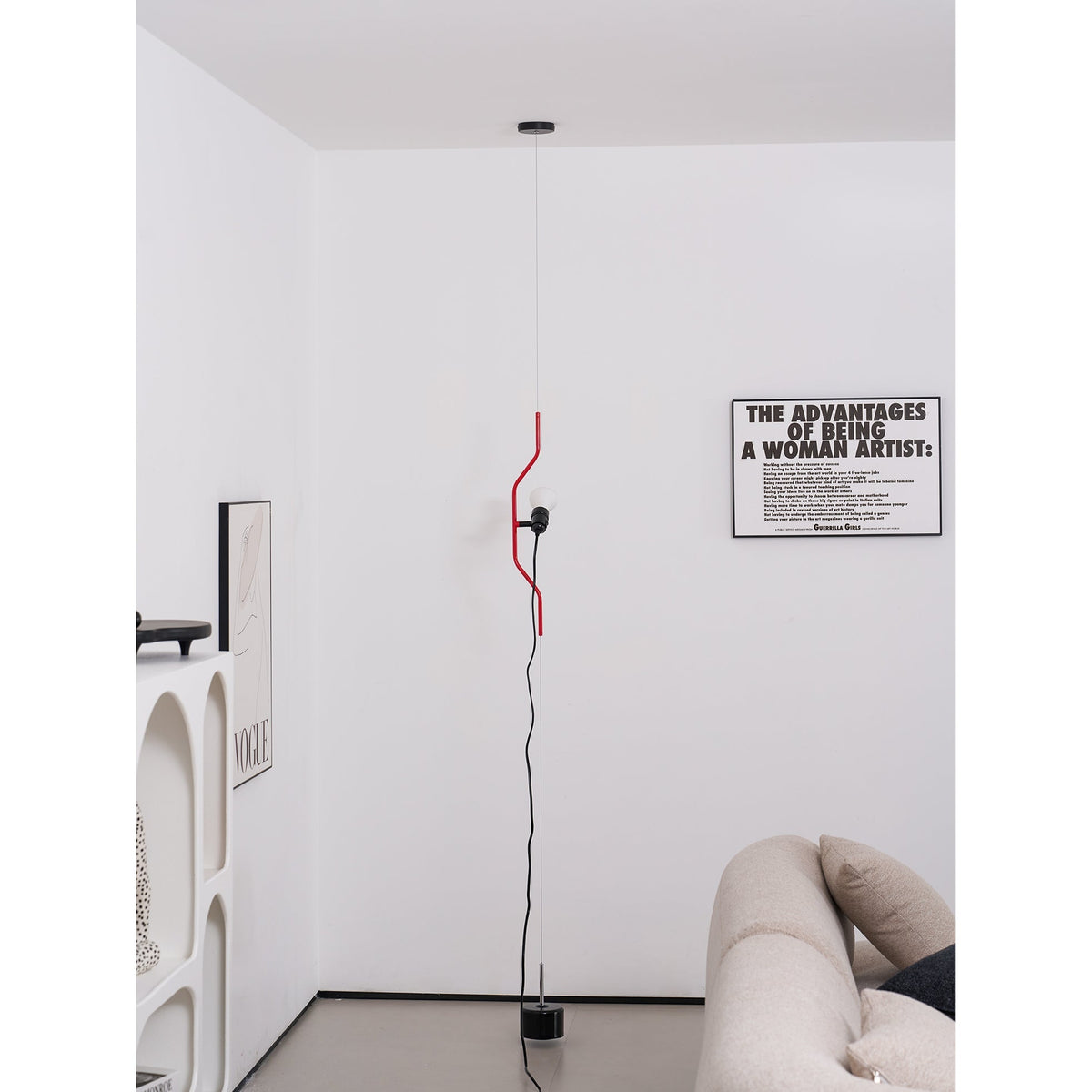 Nastavitelná závěsná lampa — kovové trubkové stínidlo, černá/bílá/červená