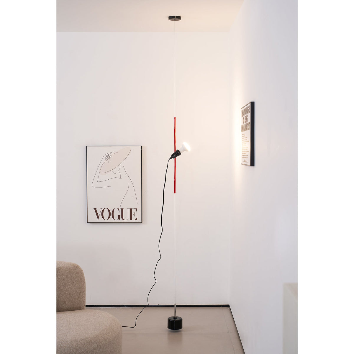 Nastavitelná závěsná lampa — kovové trubkové stínidlo, černá/bílá/červená