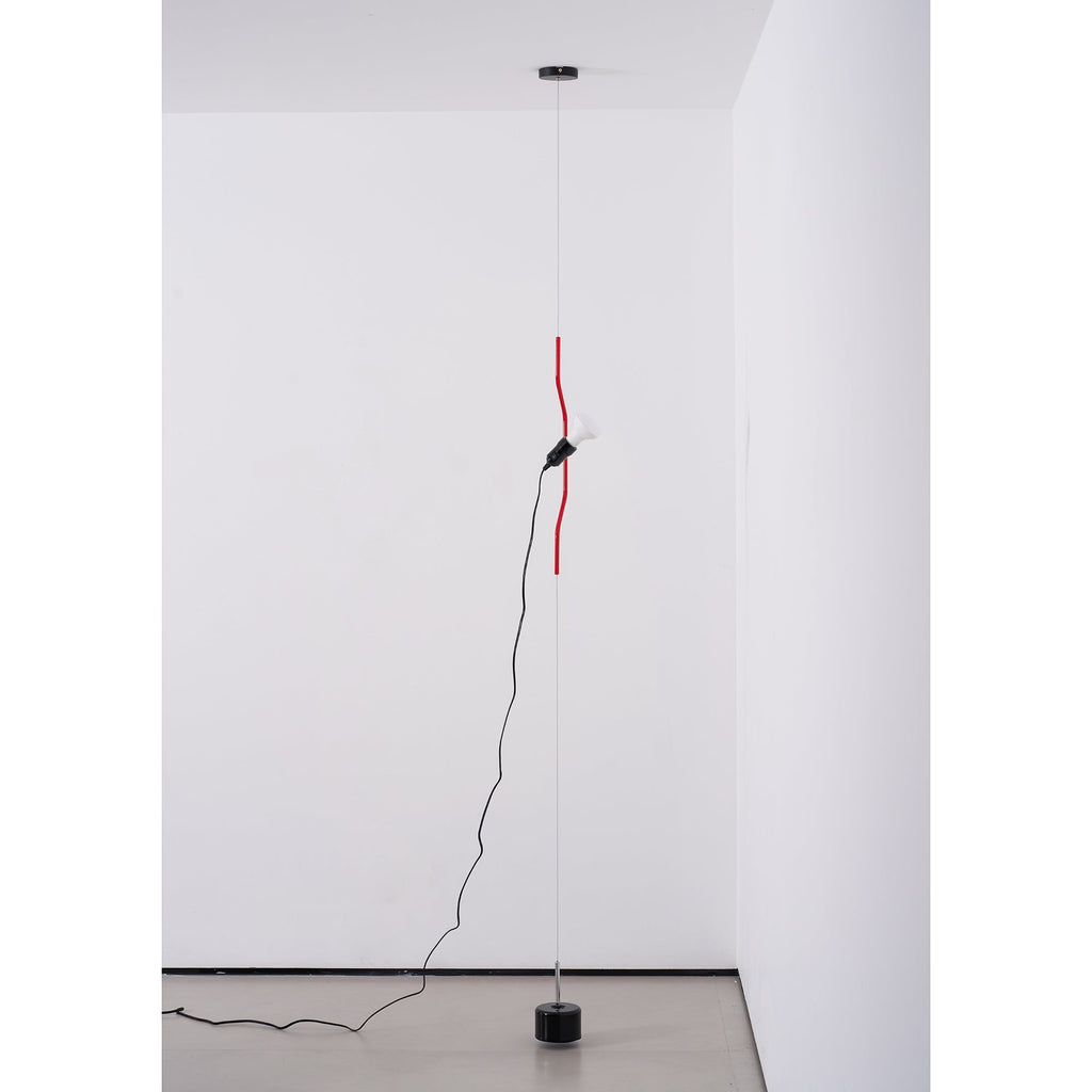 Nastavitelná závěsná lampa — kovové trubkové stínidlo, černá/bílá/červená