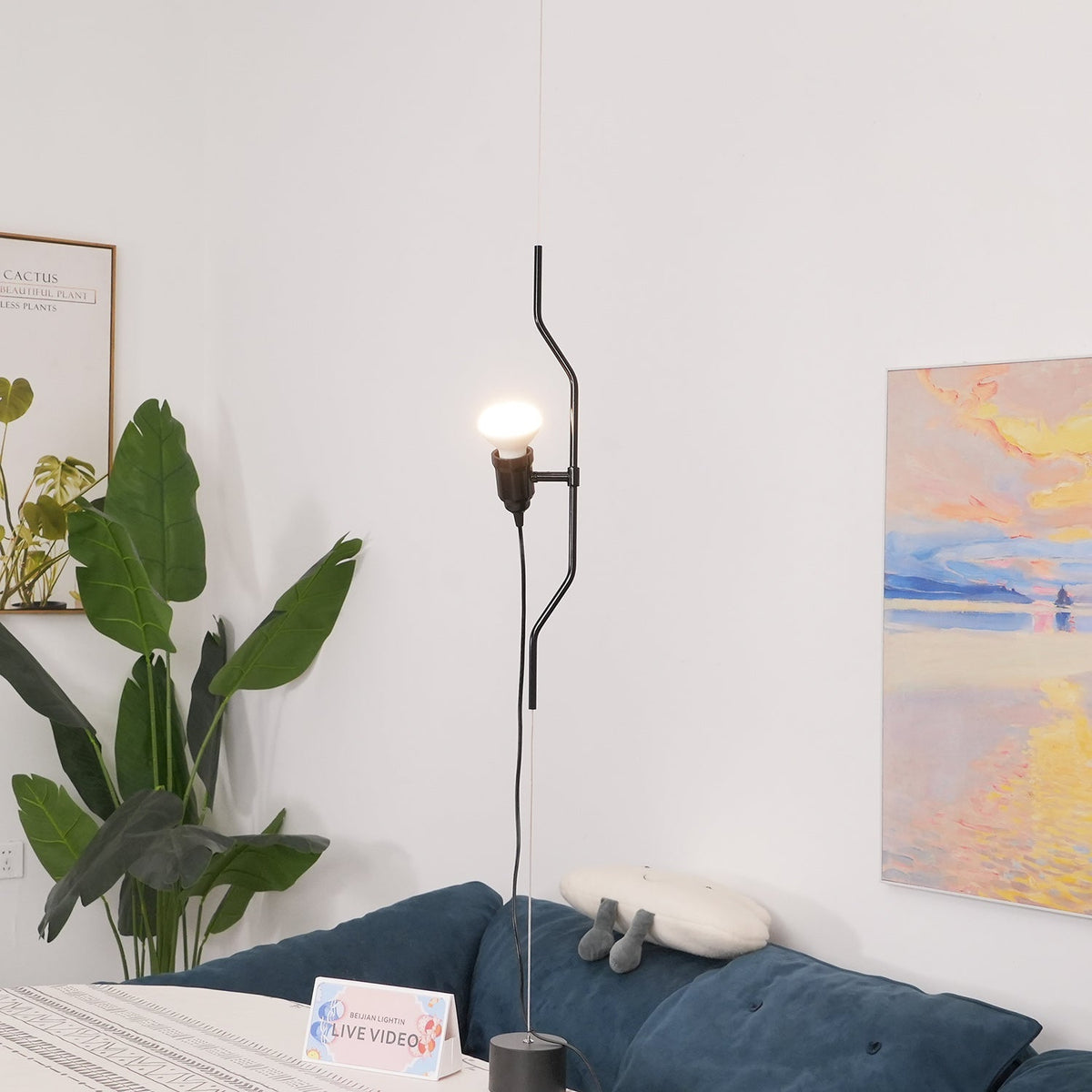 Nastavitelná závěsná lampa — kovové trubkové stínidlo, černá/bílá/červená