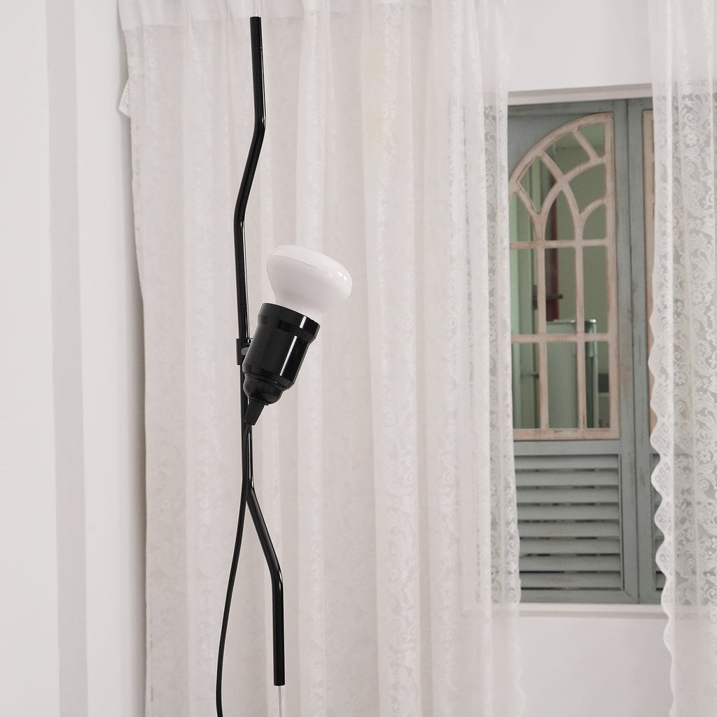Nastavitelná závěsná lampa — kovové trubkové stínidlo, černá/bílá/červená