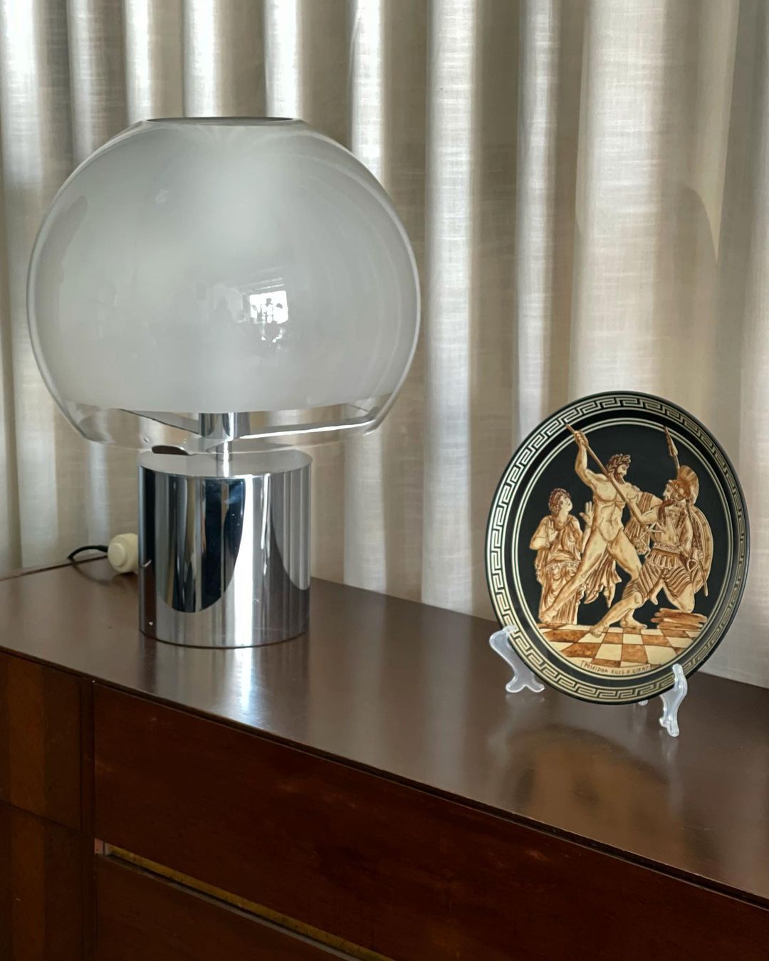 AuroraGlow Retro Table Lamp — Matte Glass Globe, Transparent Base
