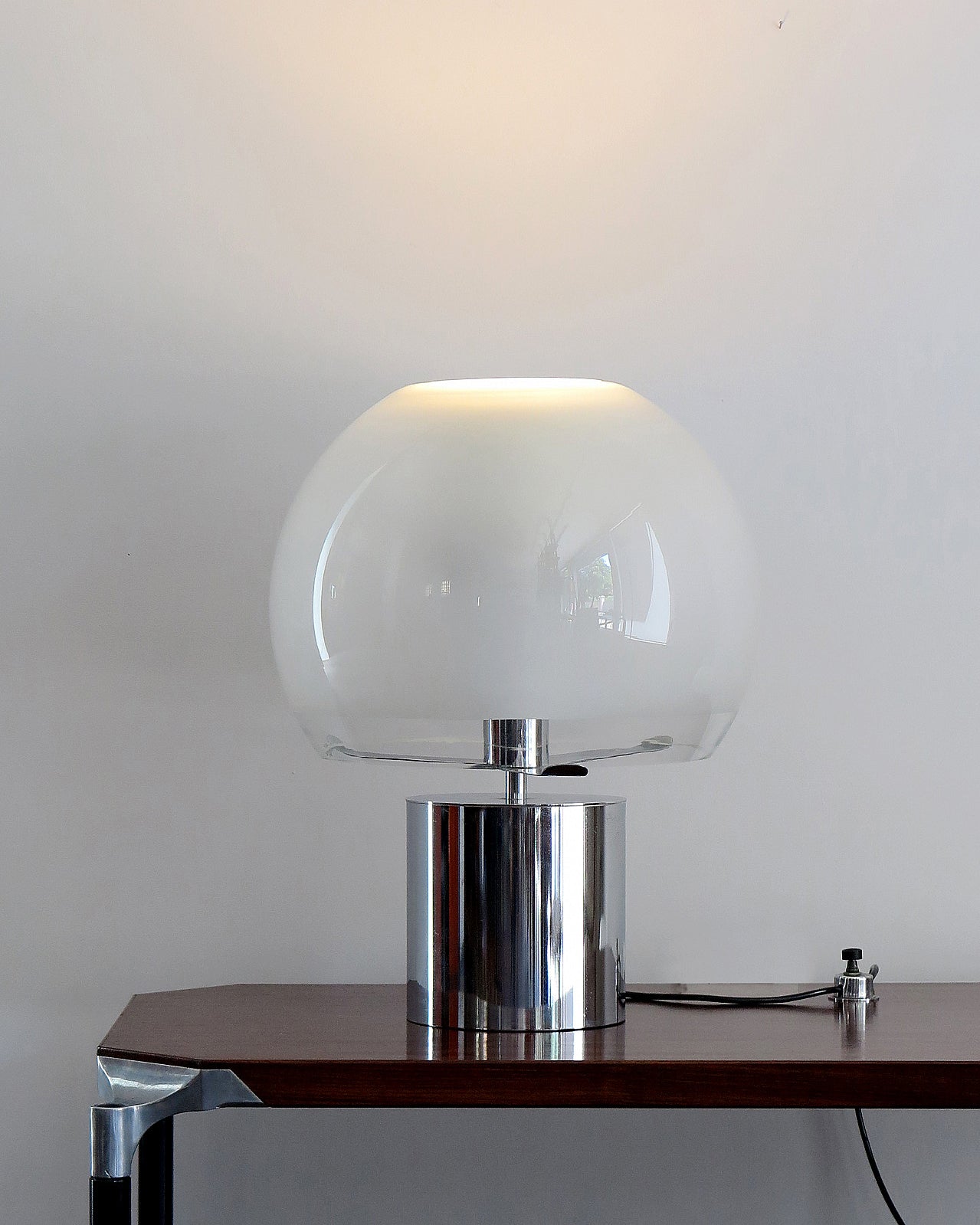 AuroraGlow Retro Table Lamp — Matte Glass Globe, Transparent Base