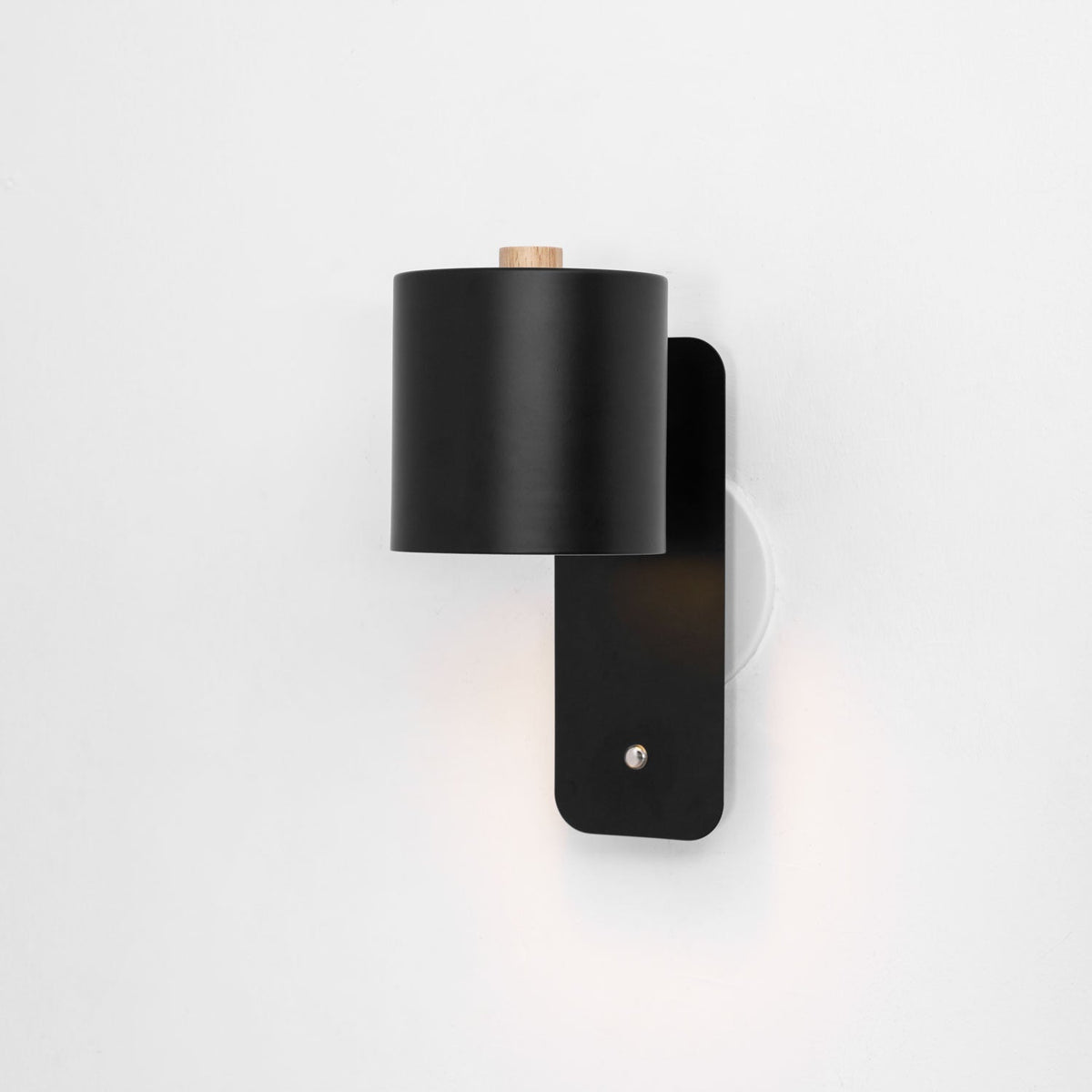 Lampă de perete reîncărcabilă — USB-C, rotație la 350°, 4 culori