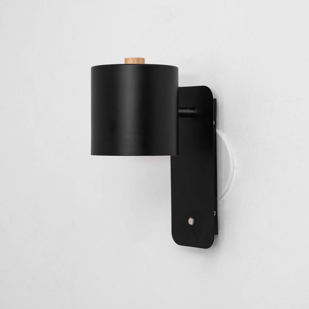Lampă de perete reîncărcabilă — USB-C, rotație la 350°, 4 culori