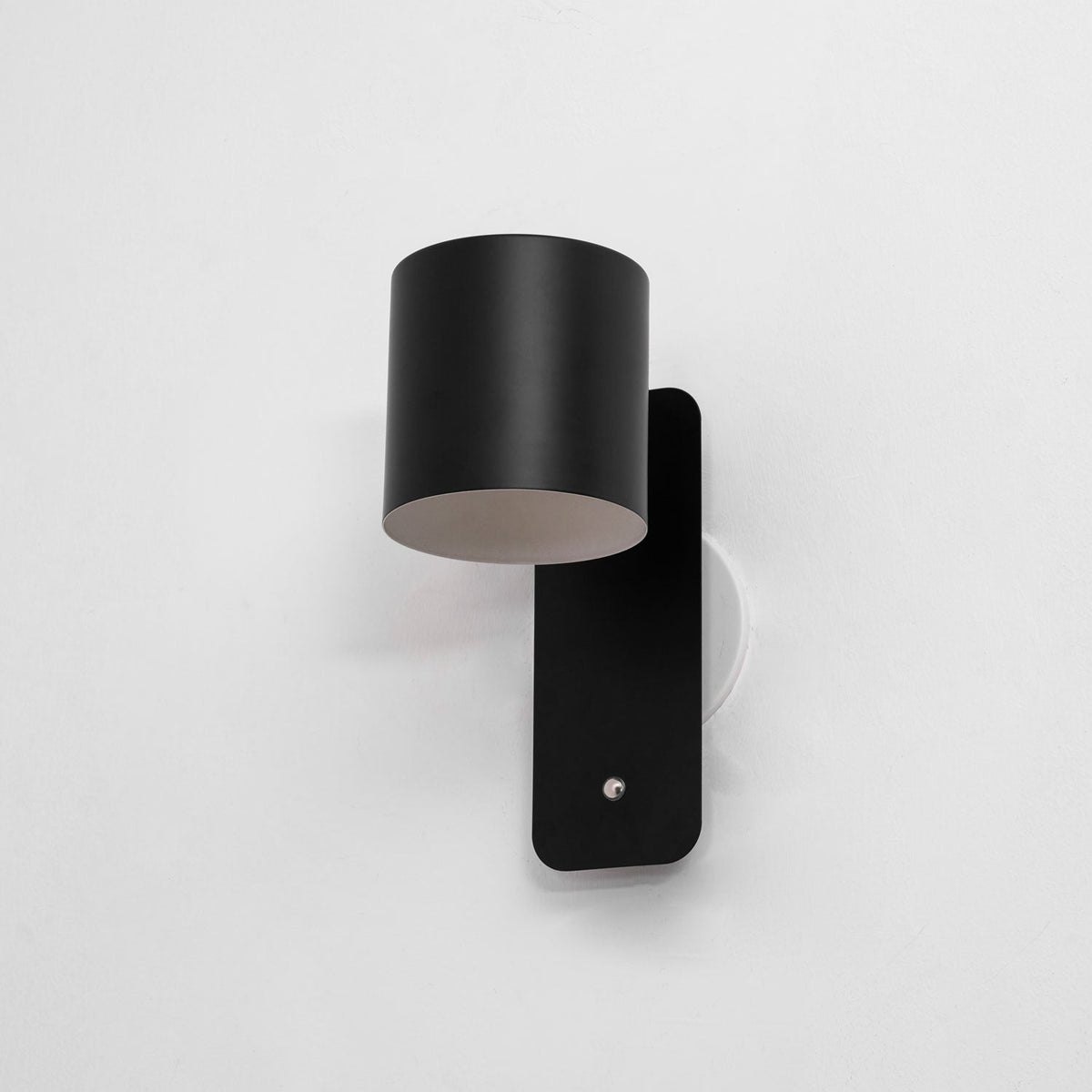 Lampă de perete reîncărcabilă — USB-C, rotație la 350°, 4 culori