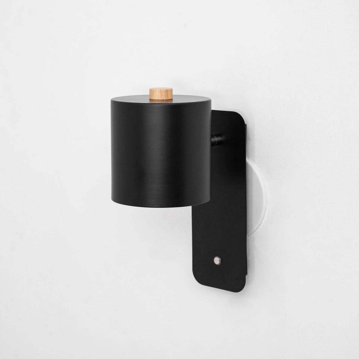 Lampă de perete reîncărcabilă — USB-C, rotație la 350°, 4 culori