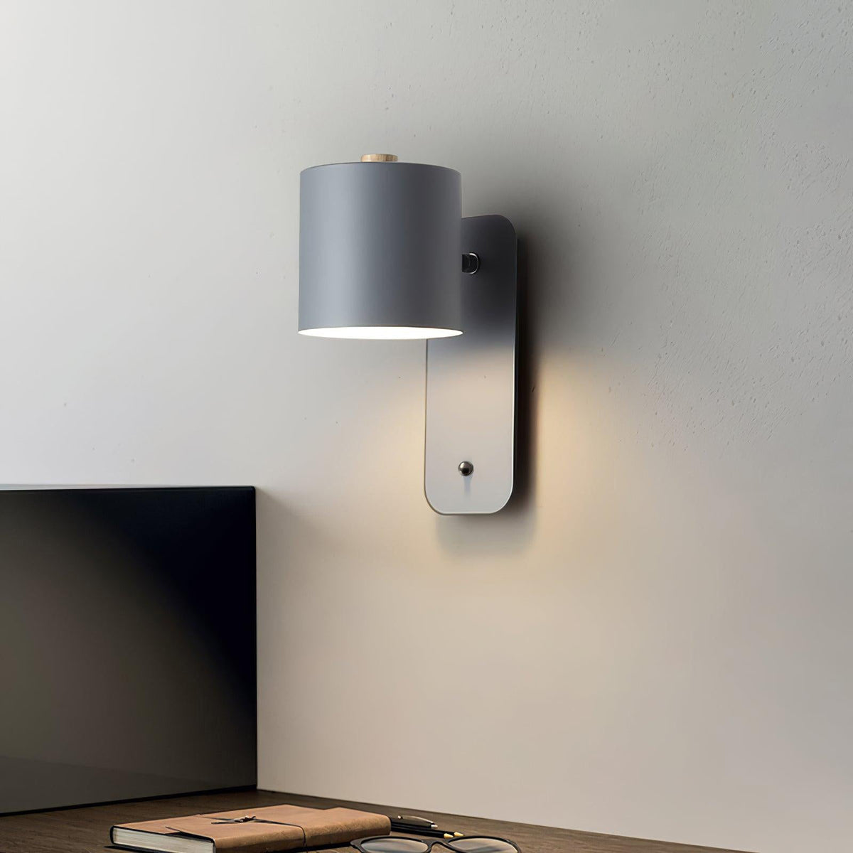 Lampă de perete reîncărcabilă — USB-C, rotație la 350°, 4 culori