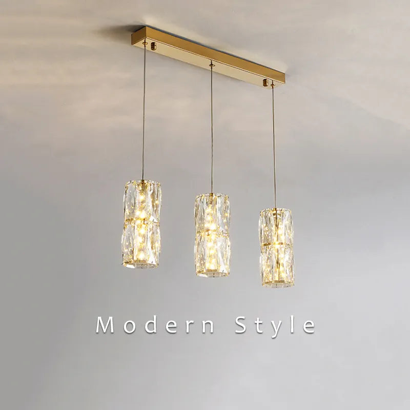 Aurea Pendelleuchte mit Kristallverzierung — elegante, retro-moderne Silhouette