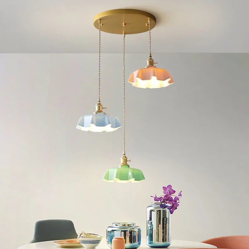 Solara pendellampe i messing — polert finish, raffinert silhuett