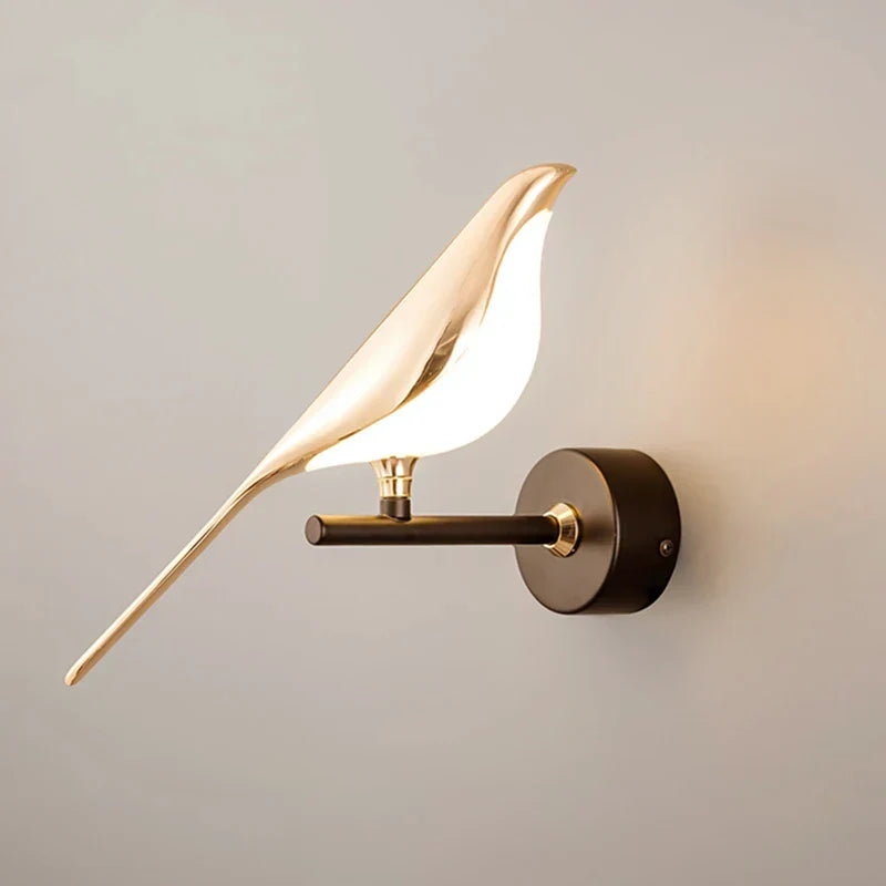 Goldene LED-Wandleuchte in Vogelform – warmes Licht