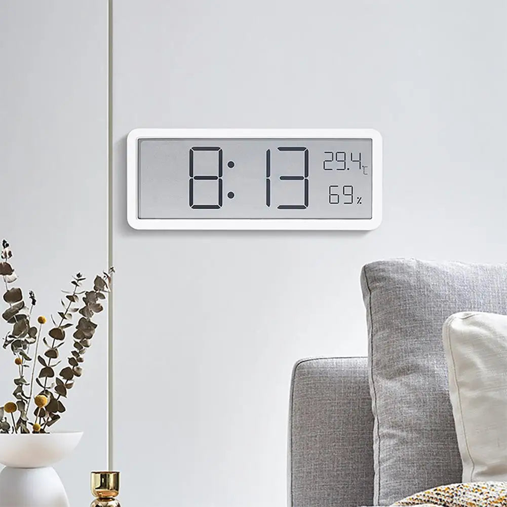 Digitaalinen LED-seinäkello — aika, lämpötila ja ilmankosteus