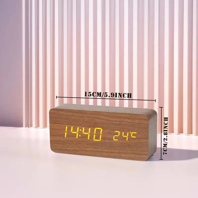 LED-Wecker in Holzoptik — Temperatur, USB, 3 Alarme