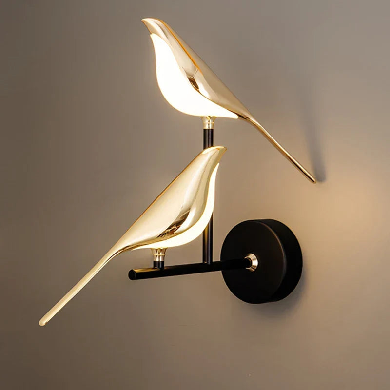 Goldene LED-Wandleuchte in Vogelform – warmes Licht