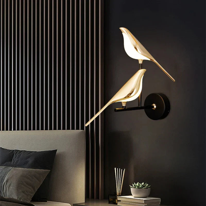 Goldene LED-Wandleuchte in Vogelform – warmes Licht