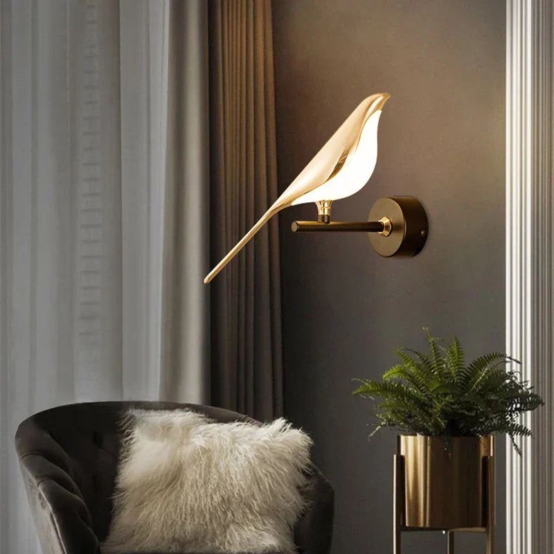 Goldene LED-Wandleuchte in Vogelform – warmes Licht