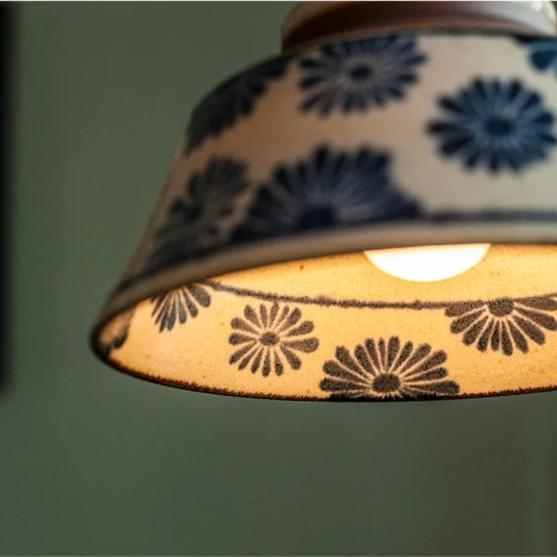 Ceramiczna lampa wisząca — miedziana oprawa, motyw kwiatowy, E27, 4 wzory